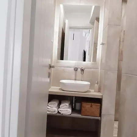 アパート Naxos Ellis