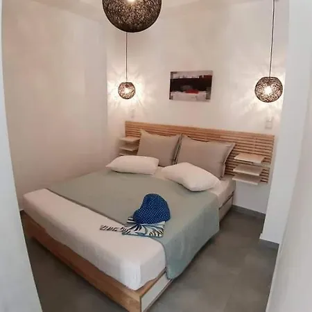 Naxos Ellis アパート