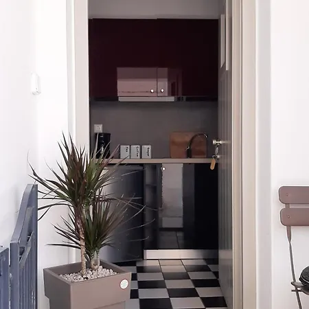 アパート Naxos Ellis